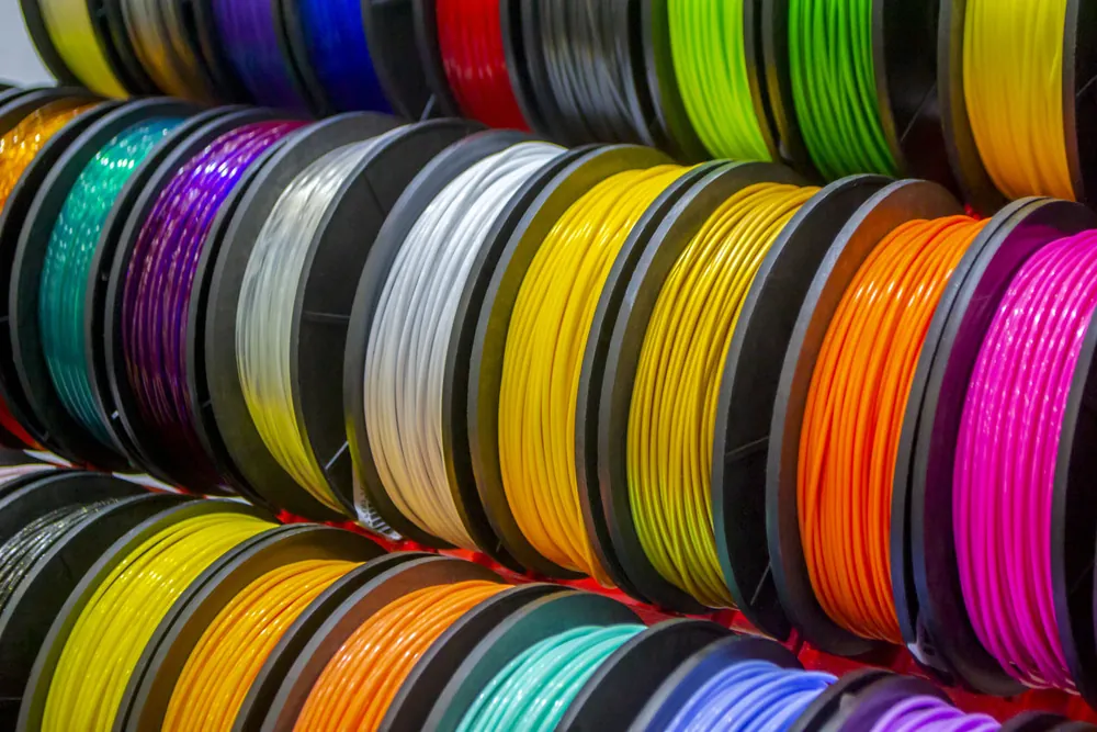 Farbige Filamentrollen als Material für den 3D-Druck